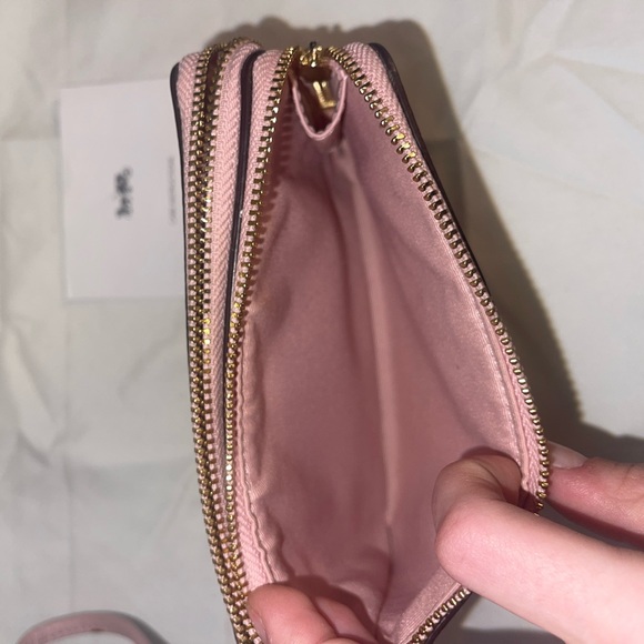 Vintage Coach khaki blossom wristlet. - Picture 4 of 7